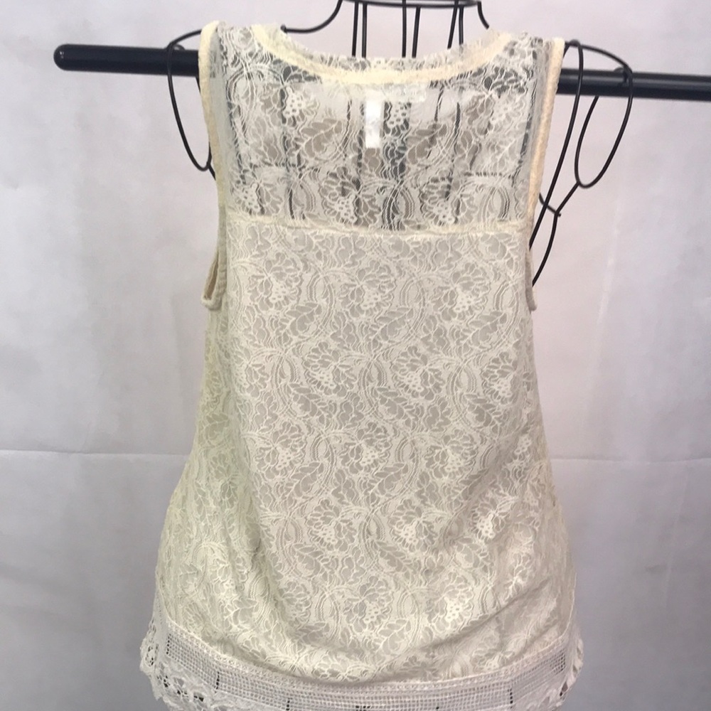 Banana USA Lace Blouse - Picture 3 of 4